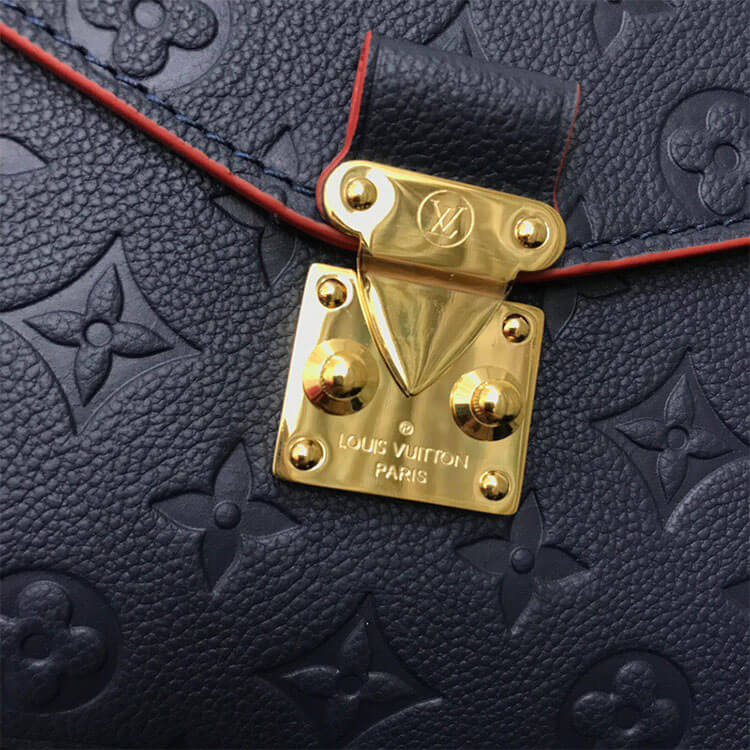 CHANEL Classic Flap Medium