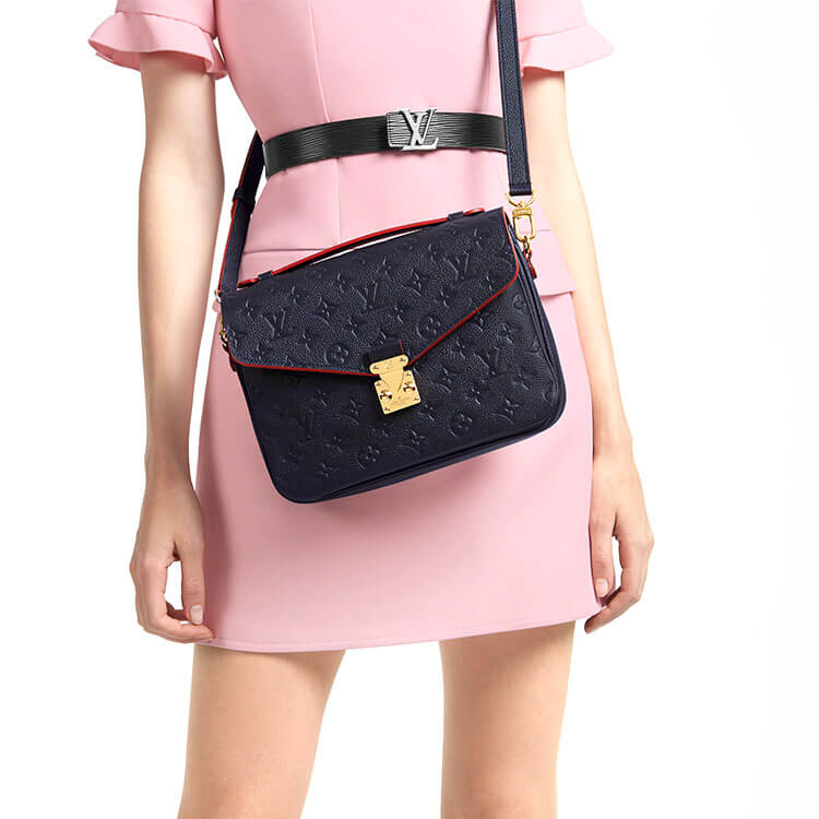 CHANEL Classic Flap Medium
