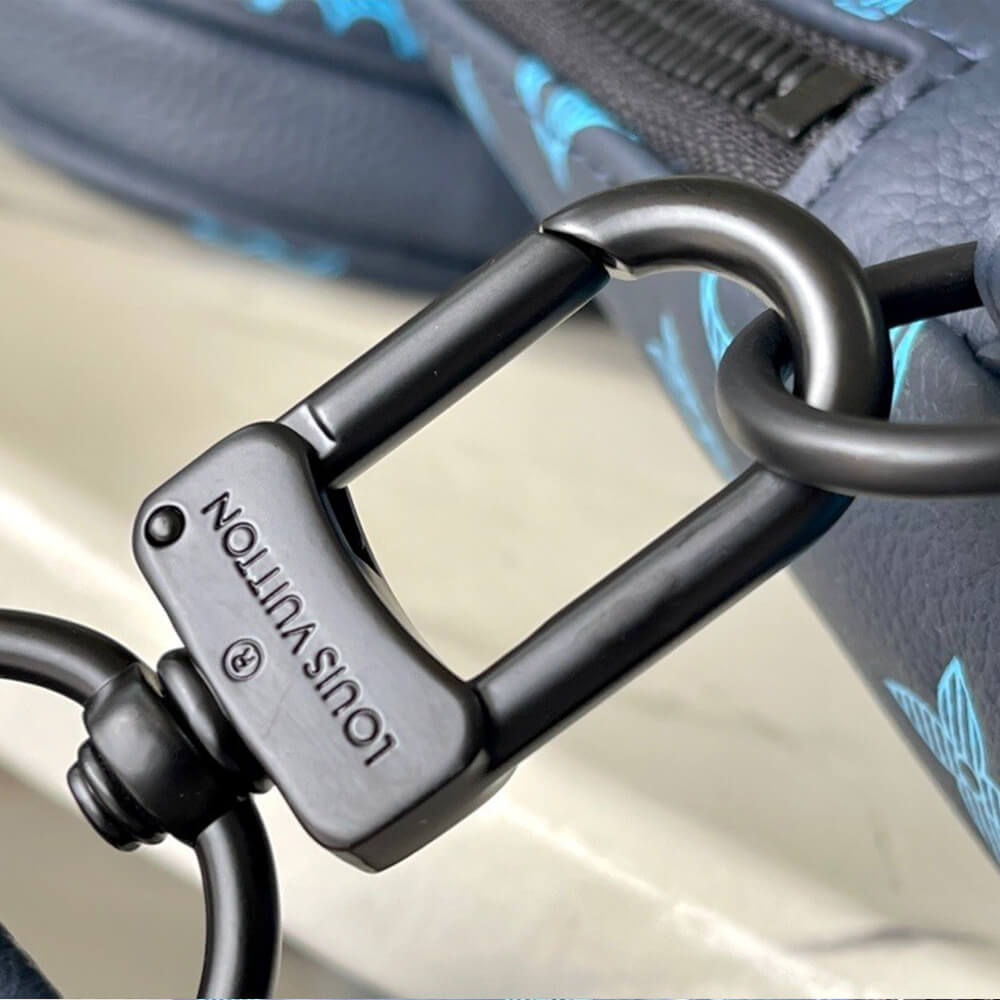 l**is V*t*n duo slingbag