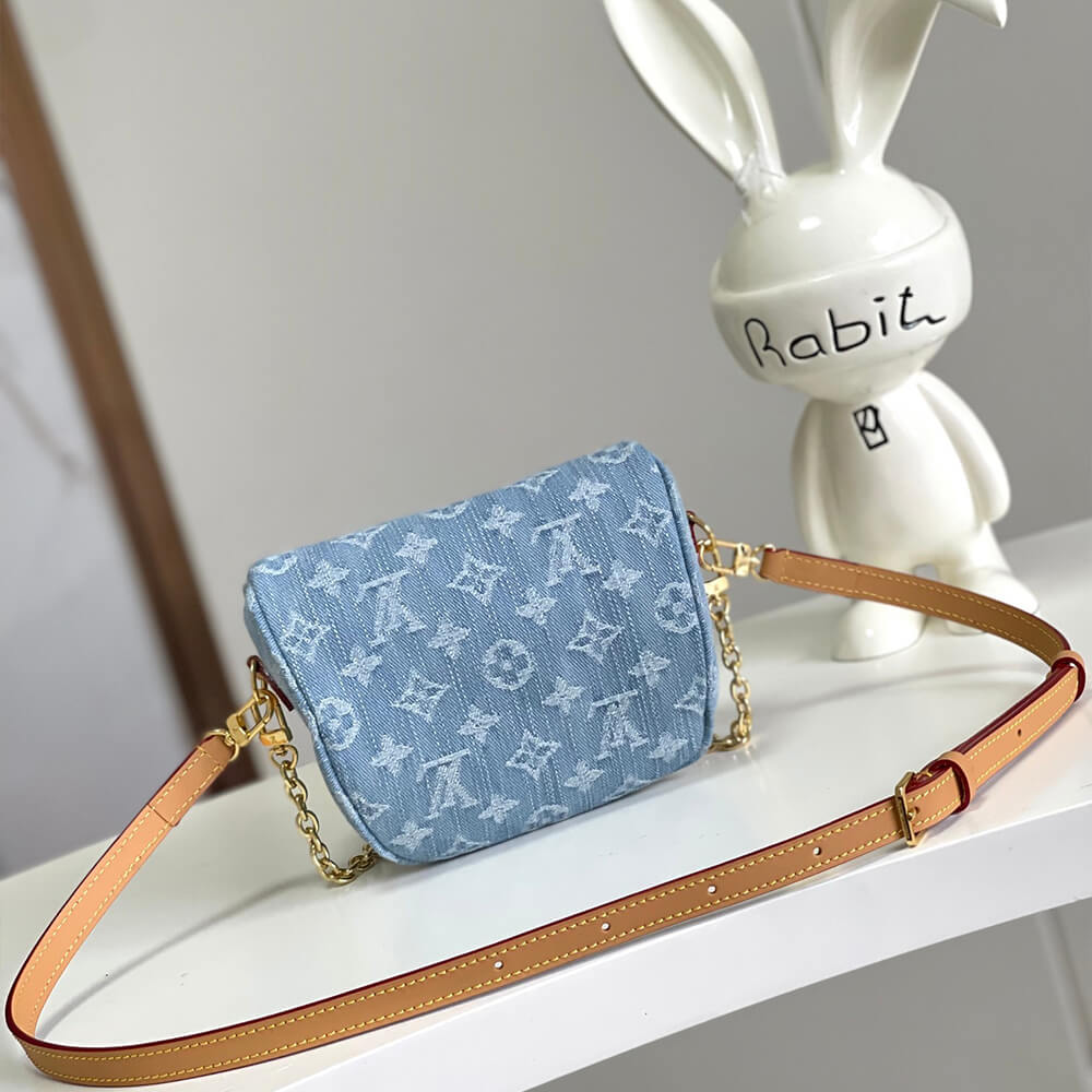 LOEWE Small Hammock bag in classic calfskin