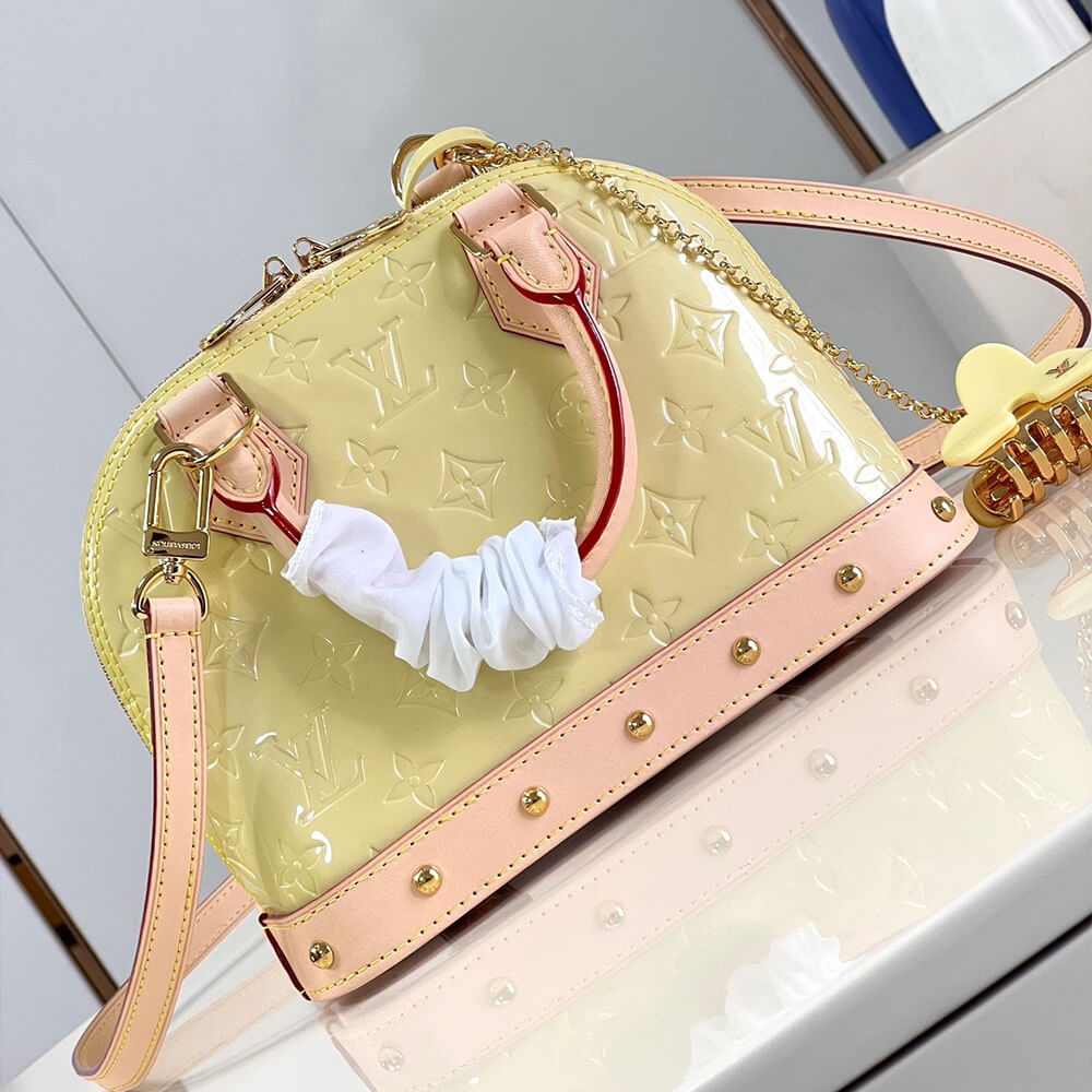 G*u*i padlock gg medium shoulder bag