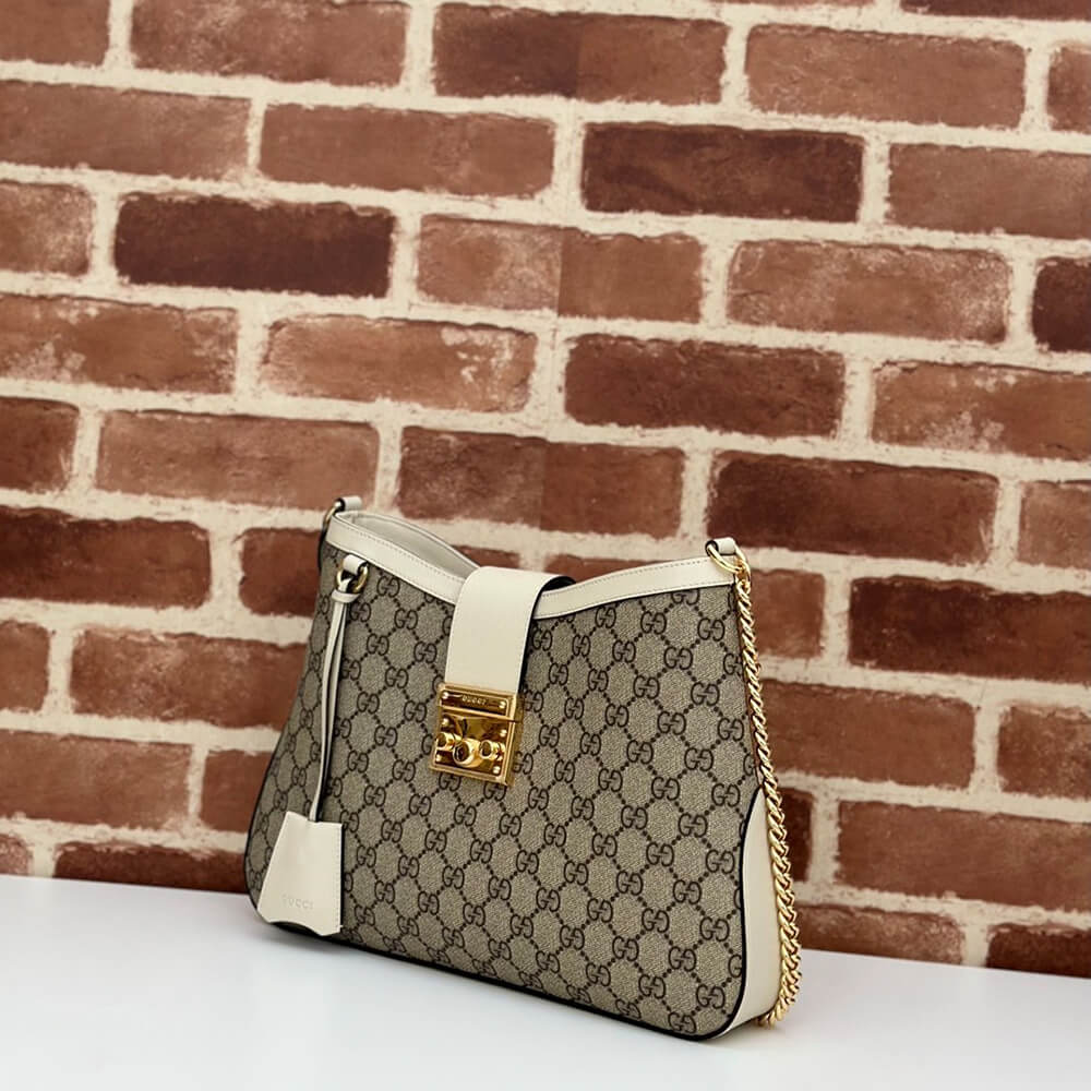 G*u*i small tote bag with hook closure