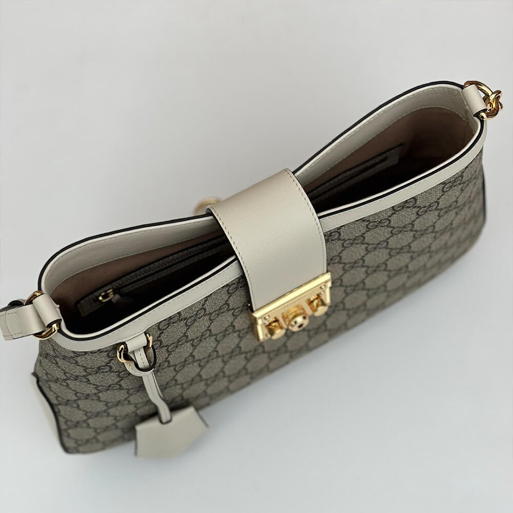 G*u*i small tote bag with hook closure