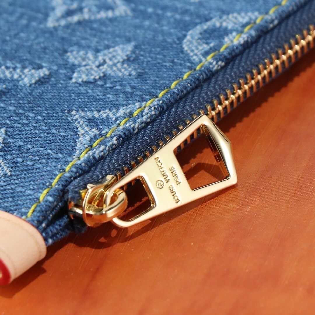 PRADA Leather mini bag(HIGH-END GRADE)