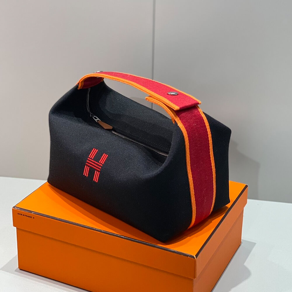 Prada Medium leather shoulder bag (HIGH-END GRADE)