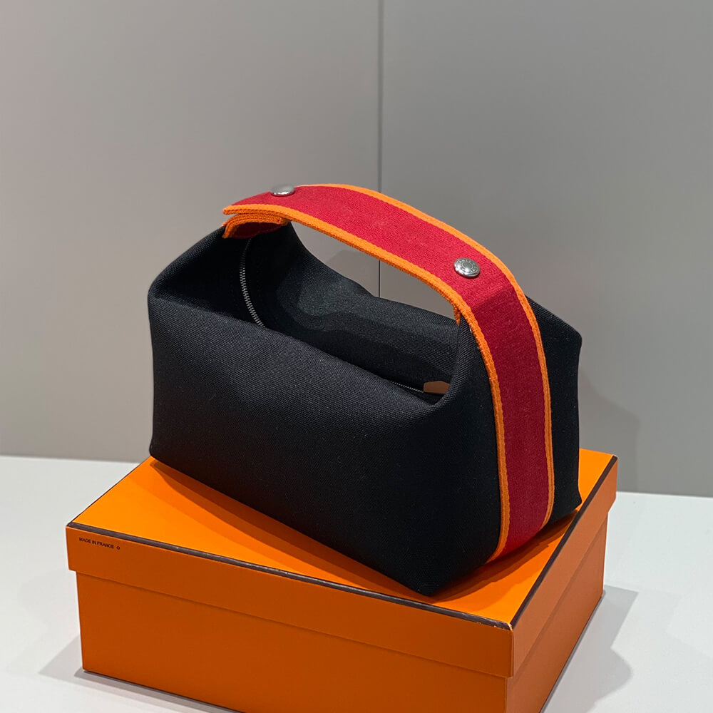 Prada Medium leather shoulder bag (HIGH-END GRADE)