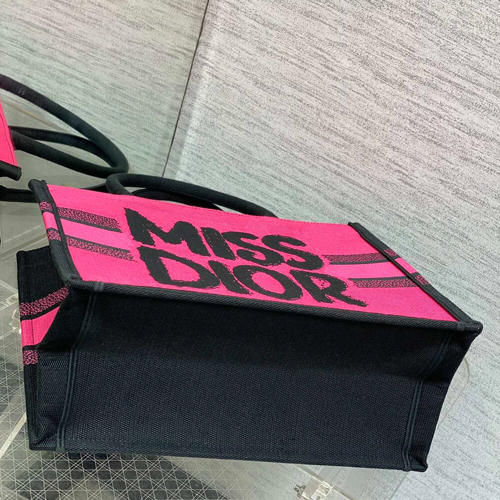 LV Liv Pochette