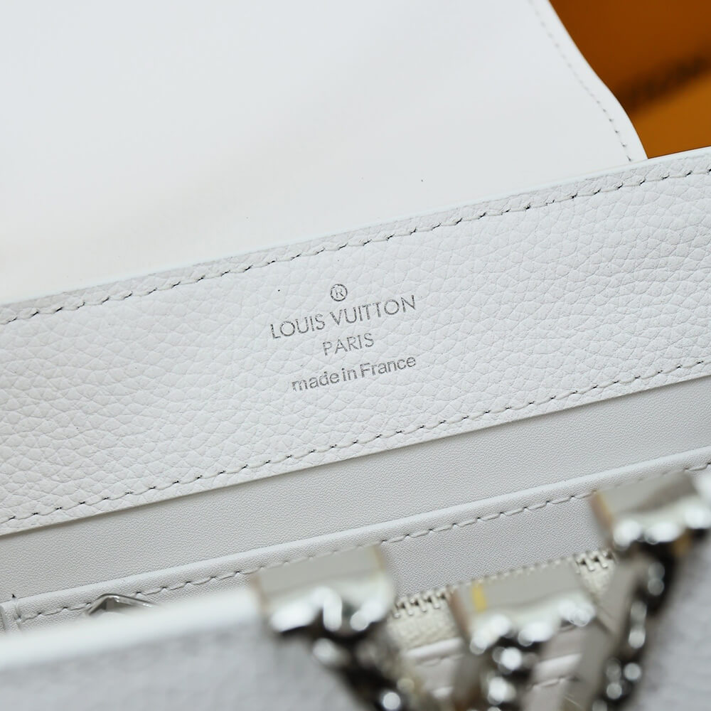 G*u*i large tote bag with hook closure(high-end grade)