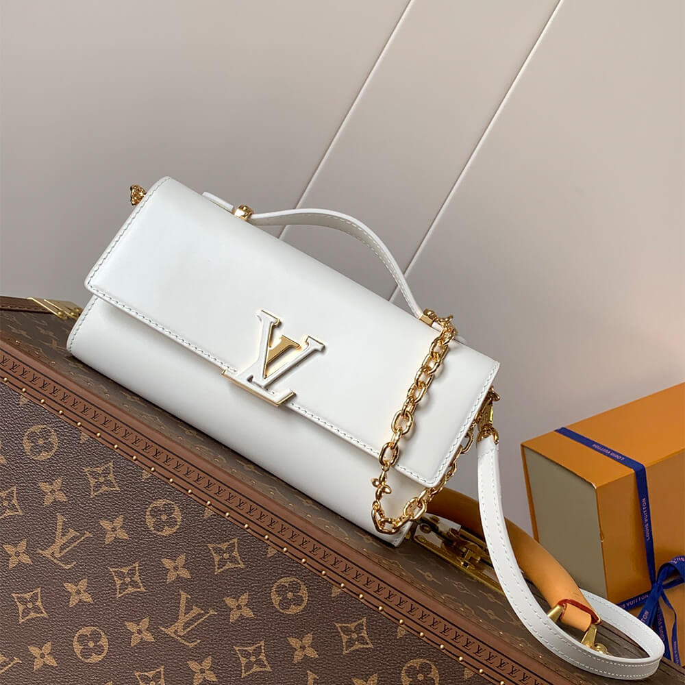 LV Wallet On Chain Capucines